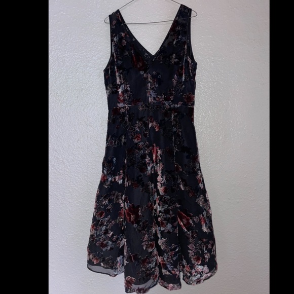 Printed High to Low Fit and Flare Dress with Tulle Bottom - Picture 4 of 5